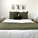 Quiet Little Manly 1 Bed - 3Mins Walk Harbour & Beaches