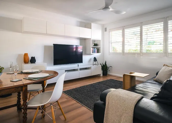 Quiet Little Manly 1 Bed - 3Mins Walk Harbour & Beaches