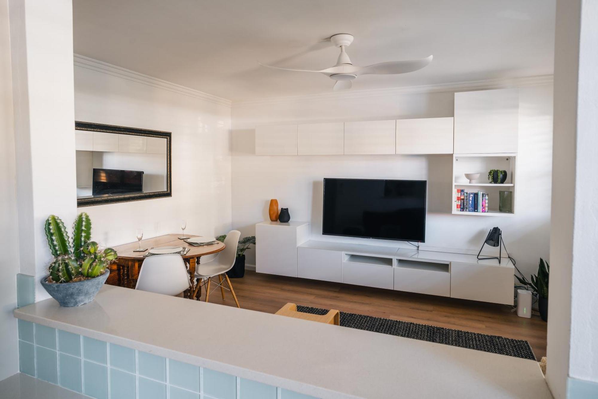 Quiet Little Manly 1 Bed - 3mins Walk Harbour & Beaches Apartment *