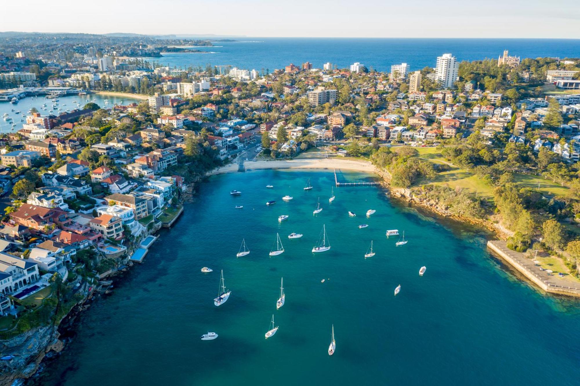 Quiet Little Manly 1 Bed - 3mins Walk Harbour & Beaches Apartment *